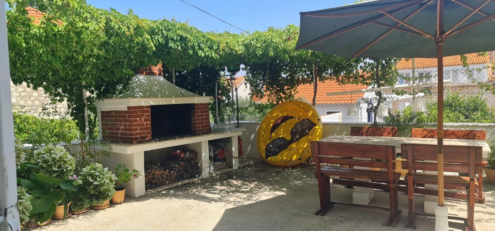 Guesthouse Lidija 수티반 외부 사진