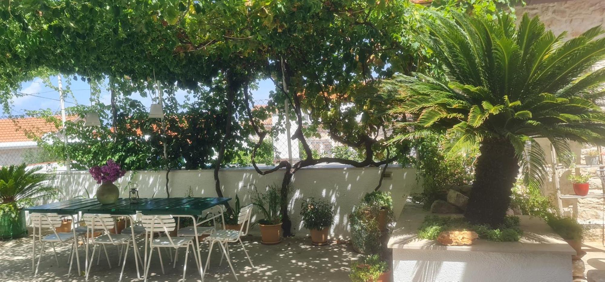 Guesthouse Lidija 수티반 외부 사진